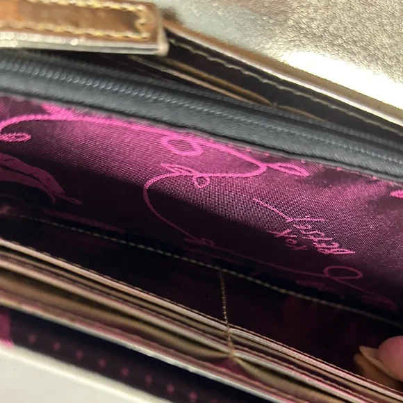 Betsey Johnson Clutch Large Wristlet and Crossbody Wallet EUC Stripes Vintage - Picture 6 of 16